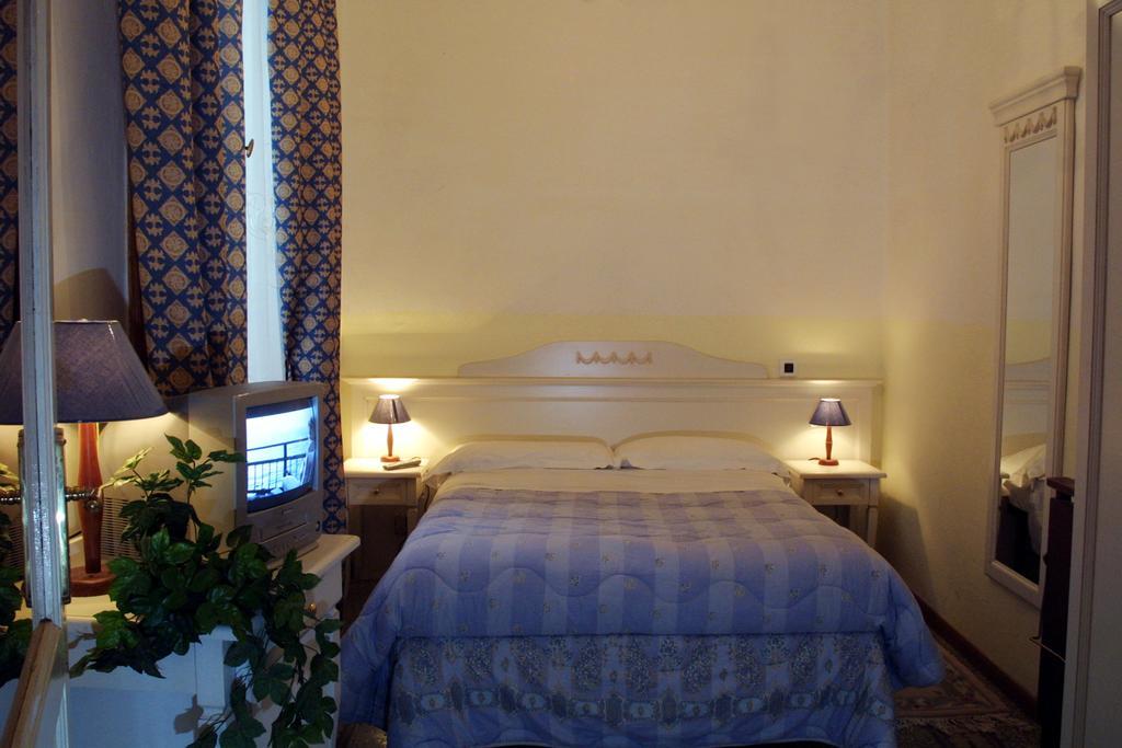 Casa Maya Souvenir Флоренция Номер фото